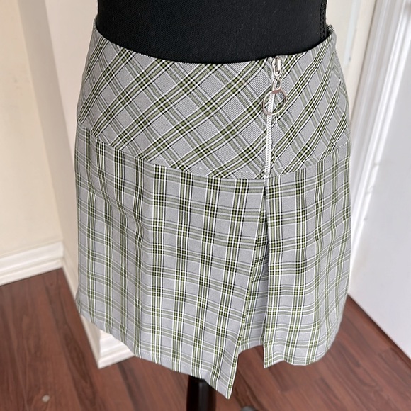 BUNDLE!! vintage 90s plaid skirt and fuzzy pink top - Picture 3 of 6